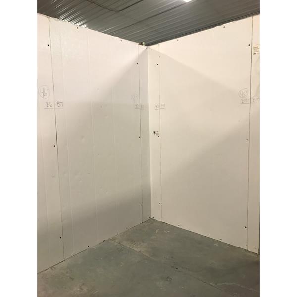 10x10 Freezer with factory floor.