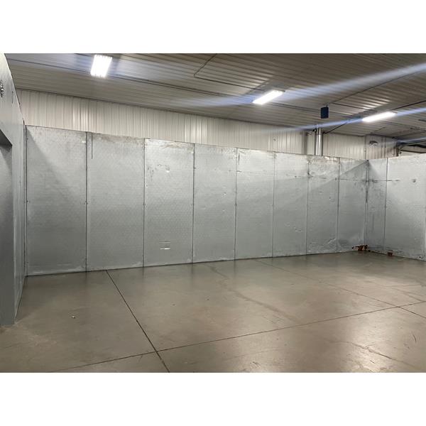 26-4-x-32-x-10-h-walk-in-cooler-or-freezer-one-corner-angled-694